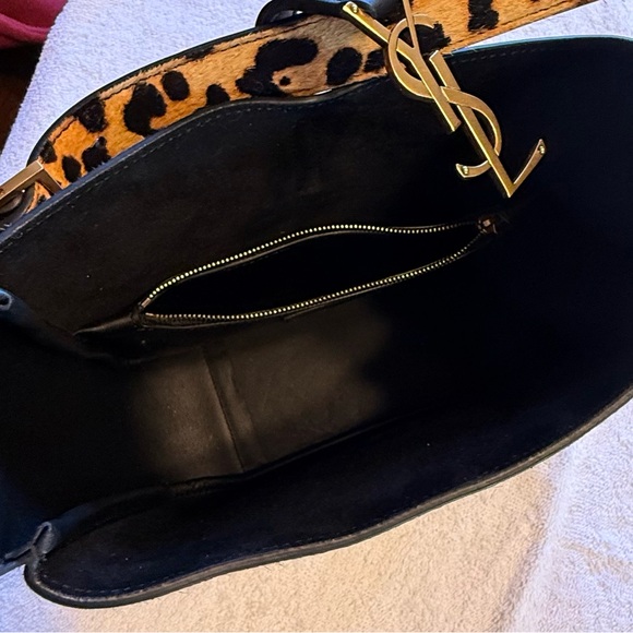 Saint Laurent
Le 5 A 7 Small Hobo Bag in Leopard-Print Calf Hair - Picture 8 of 11